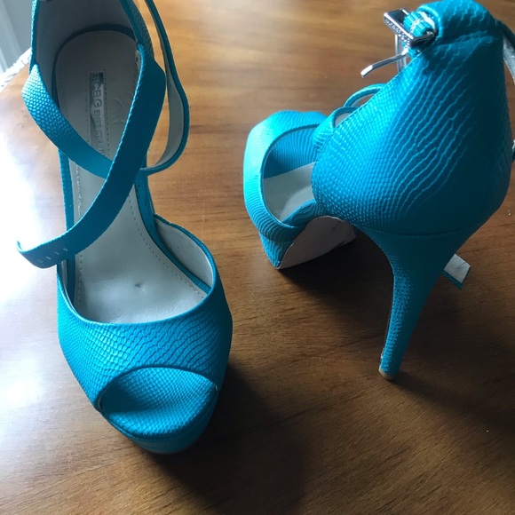 BCBG platform high heel peep toe - Picture 8 of 9